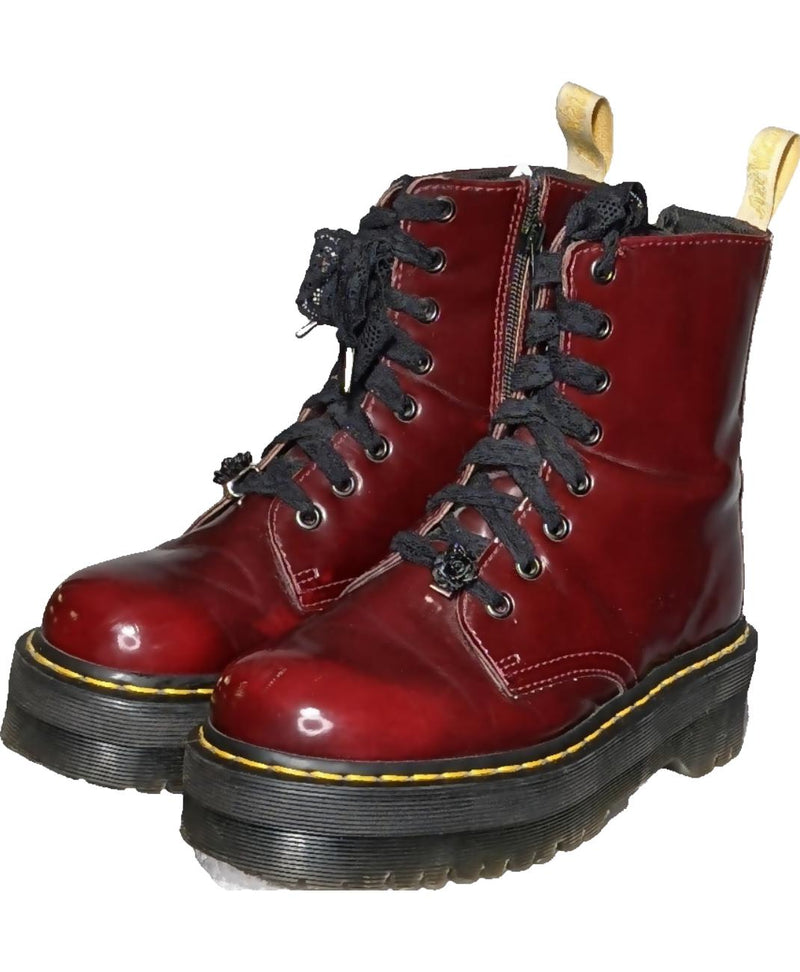 Friperie en 2025 ligne doc martens