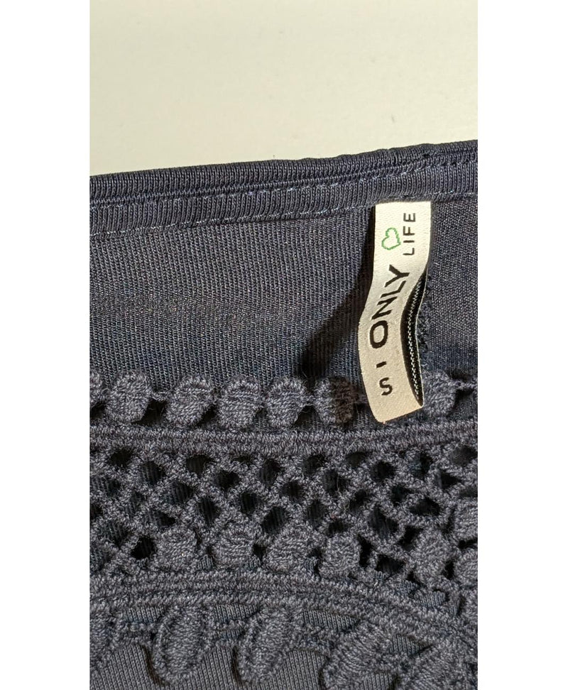 La garantie Once Again : 560796 vêtements d'occasion de marque en état irréprochable.