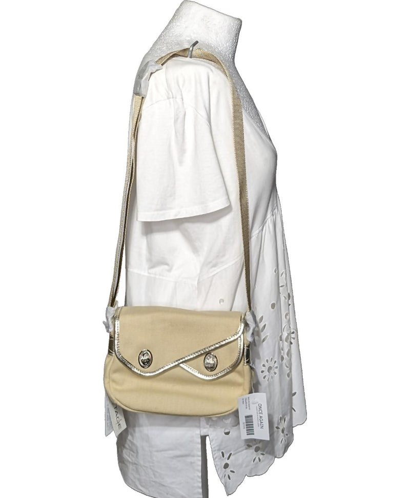 561518 Once Again, la référence de la friperie en ligne pour des achats de vêtements d'occasion sans souci et en état parfait.