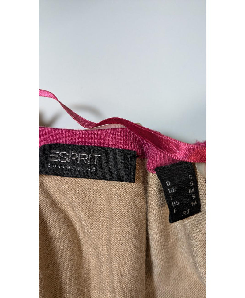 561563 Once Again, la référence de la friperie en ligne pour des achats de vêtements d'occasion sans souci et en état parfait.