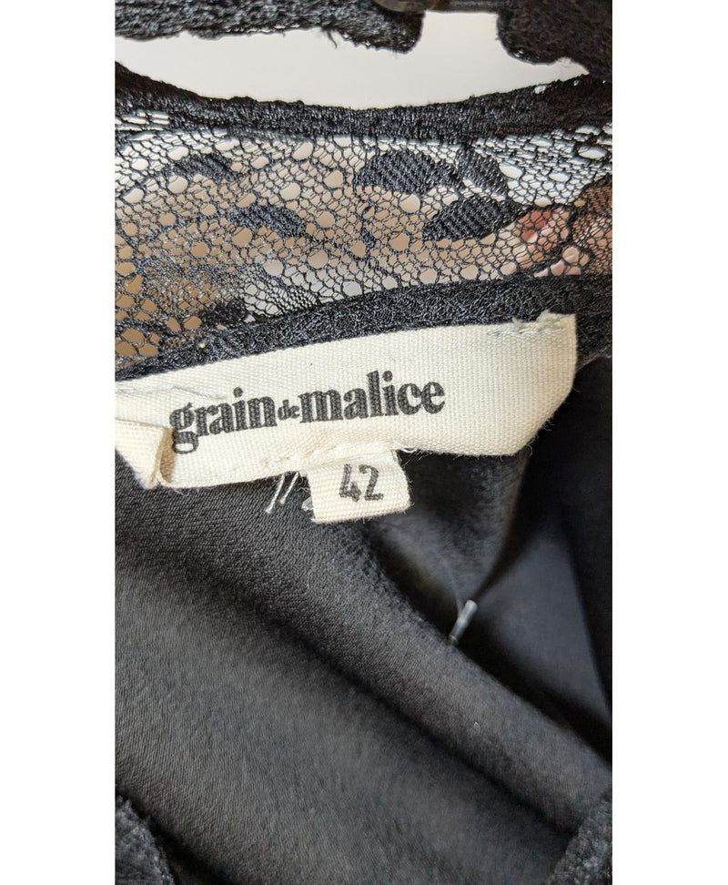 Élégance responsable avec cette pièce vintage 562025 en parfait état, sélectionnée par Once Again.
