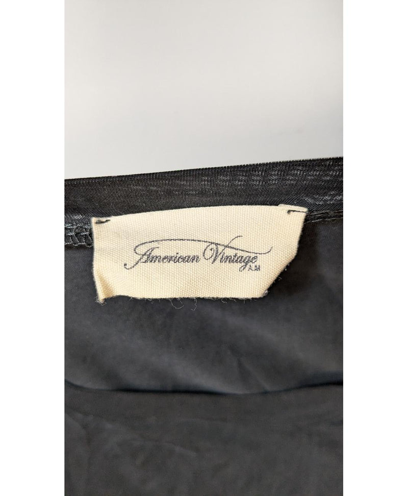 Élégance responsable avec cette pièce vintage 562061 en parfait état, sélectionnée par Once Again.