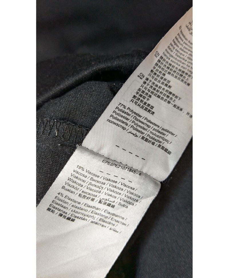 Expérience d'achat simple et satisfaisante pour cette fripe 562063 de qualité, offert par Once Again.