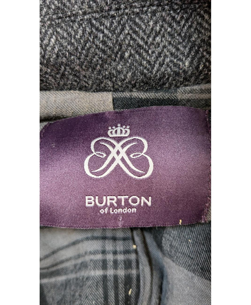 562068 Once Again, la référence de la friperie en ligne pour des achats de vêtements d'occasion sans souci et en état parfait.