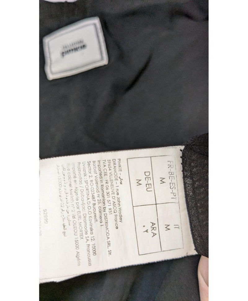 562069 Once Again, la référence de la friperie en ligne pour des achats de vêtements d'occasion sans souci et en état parfait.