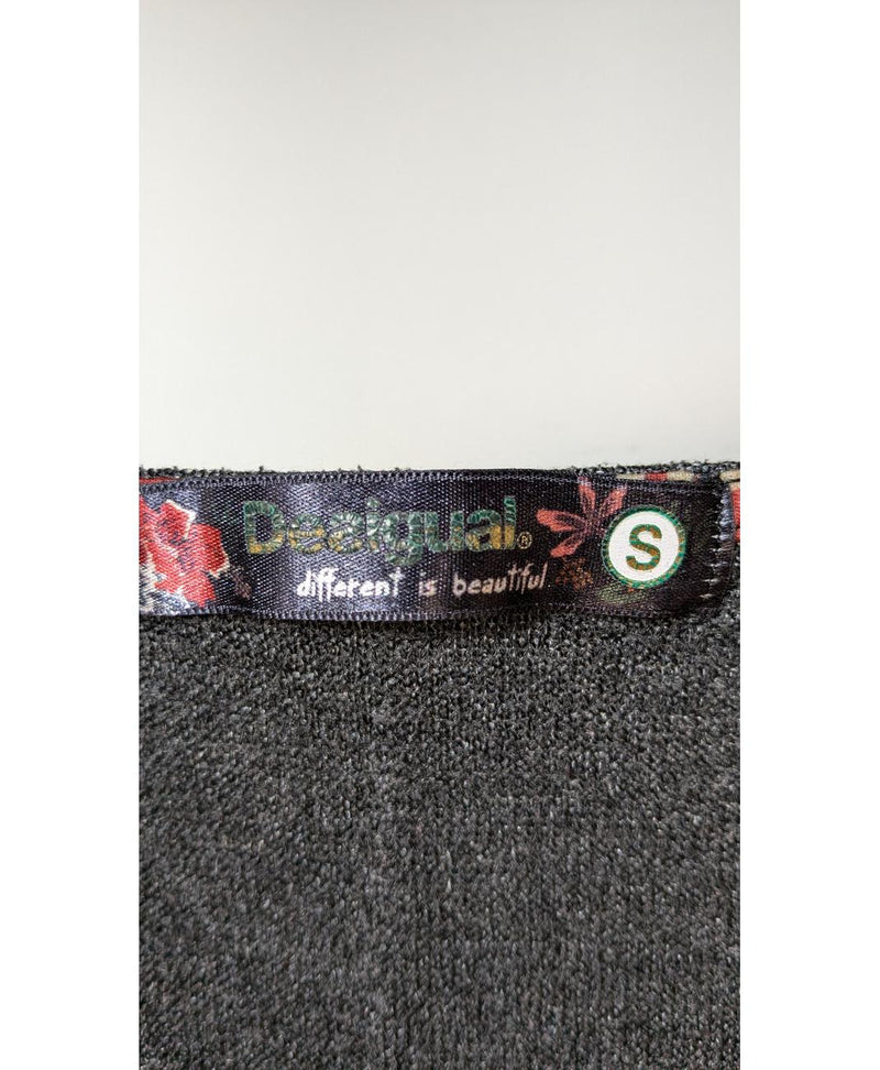 562088 Once Again, la référence de la friperie en ligne pour des achats de vêtements d'occasion sans souci et en état parfait.