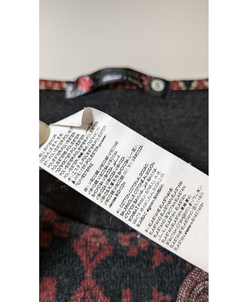 Expérience d'achat simple et satisfaisante pour cette fripe 562088 de qualité, offert par Once Again.