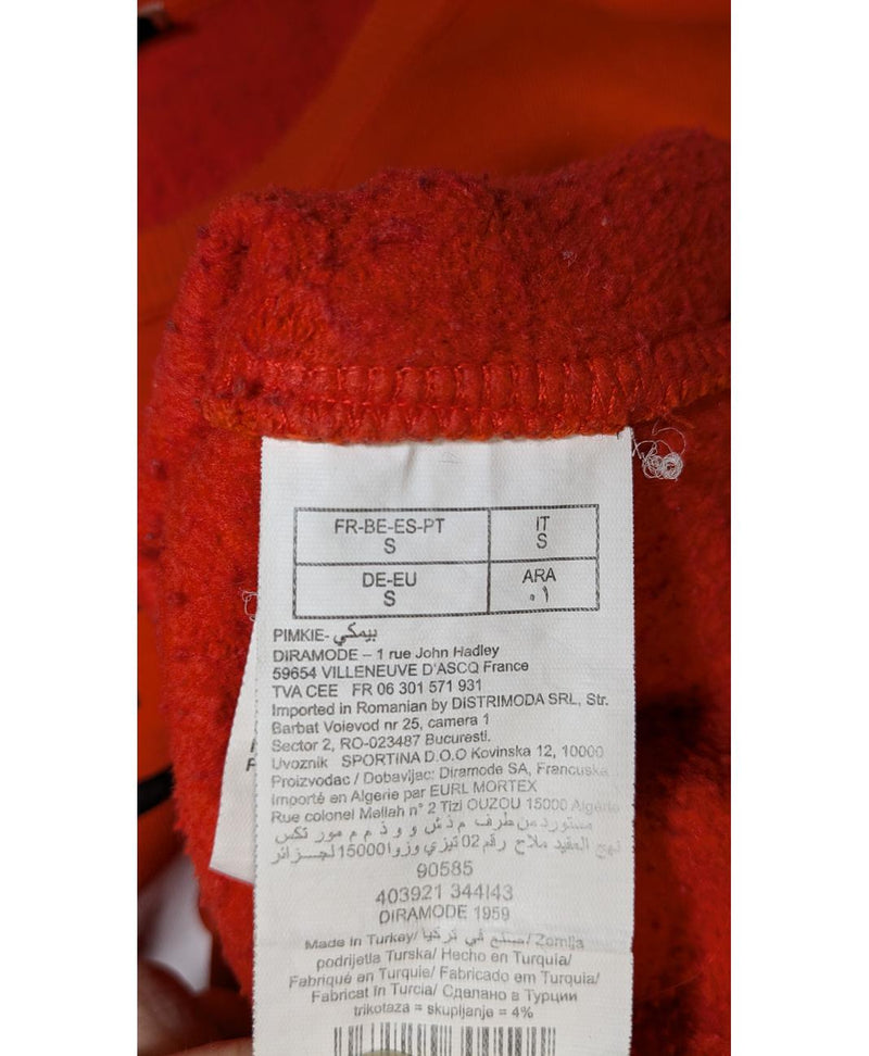 La garantie Once Again : 562112 vêtements d'occasion de marque en état irréprochable.