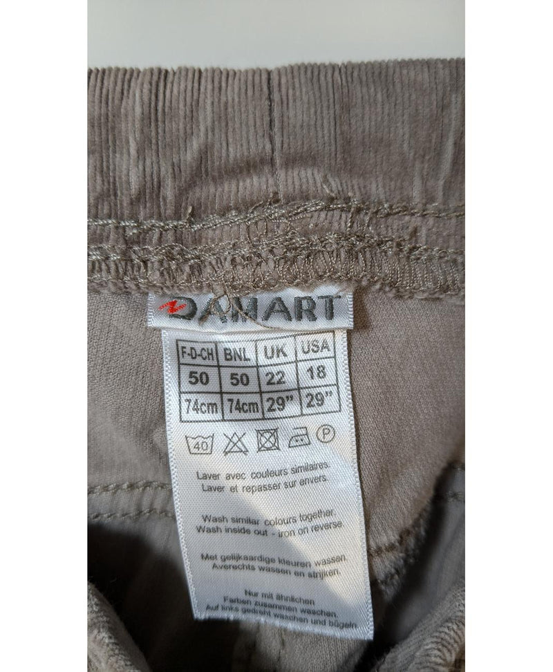 Shopping simplifié avec Once Again pour 562115 : trouvez des pièces uniques en très bon état en quelques clics.