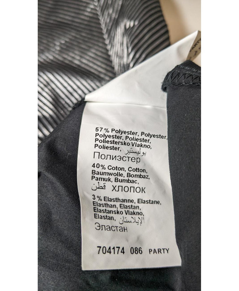 562546 Once Again, la référence de la friperie en ligne pour des achats de vêtements d'occasion sans souci et en état parfait.