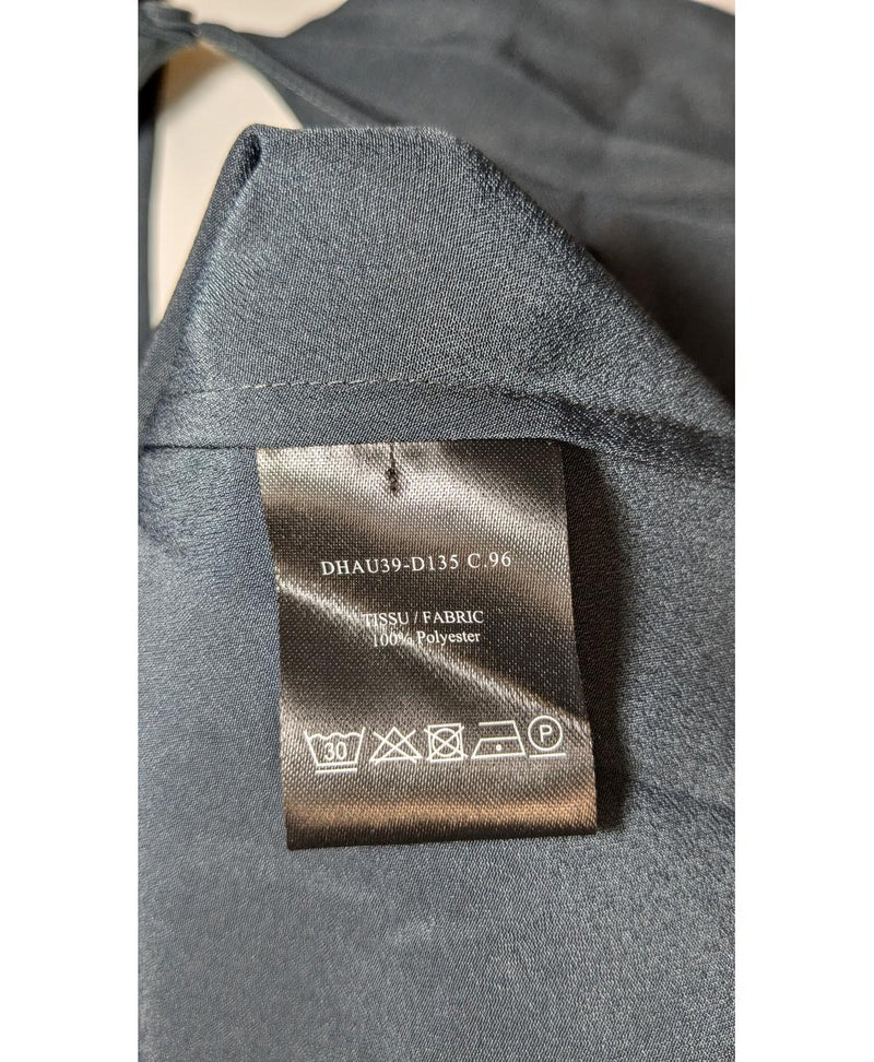 La garantie Once Again : 562970 vêtements d'occasion de marque en état irréprochable.