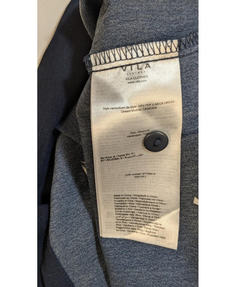 563536 Once Again, la référence de la friperie en ligne pour des achats de vêtements d'occasion sans souci et en état parfait.