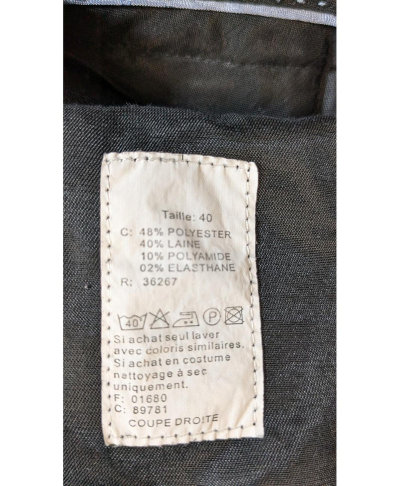 Expérience d'achat simple et satisfaisante pour cette fripe 566927 de qualité, offert par Once Again.