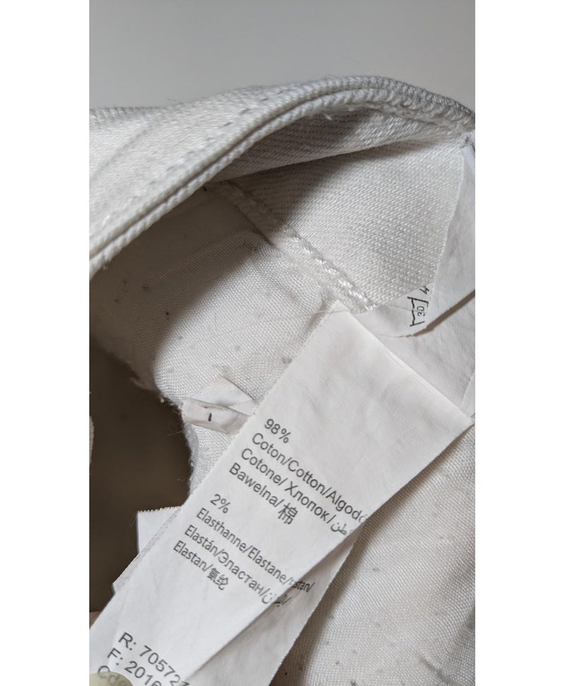 568170 Once Again, la référence de la friperie en ligne pour des achats de vêtements d'occasion sans souci et en état parfait.