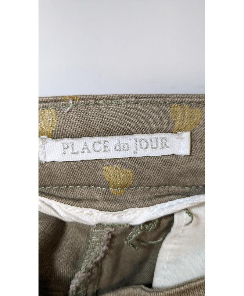 Shopping simplifié avec Once Again pour 568261 : trouvez des pièces uniques en très bon état en quelques clics.