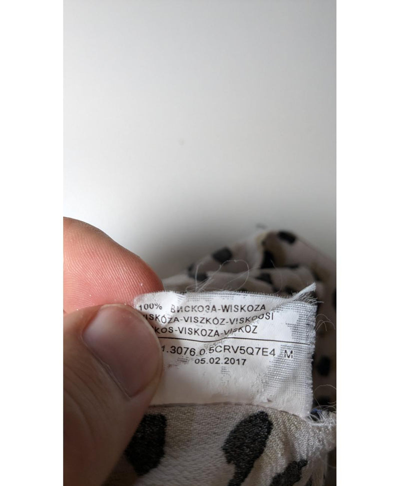 568333 Once Again, la référence de la friperie en ligne pour des achats de vêtements d'occasion sans souci et en état parfait.