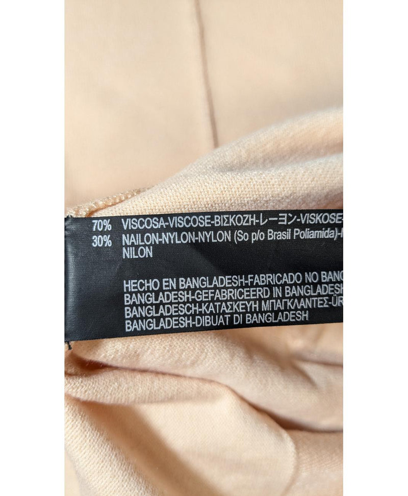 La garantie Once Again : 568860 vêtements d'occasion de marque en état irréprochable.