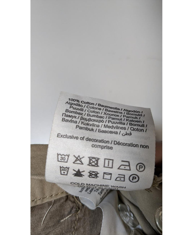 La garantie Once Again : 569520 vêtements d'occasion de marque en état irréprochable.