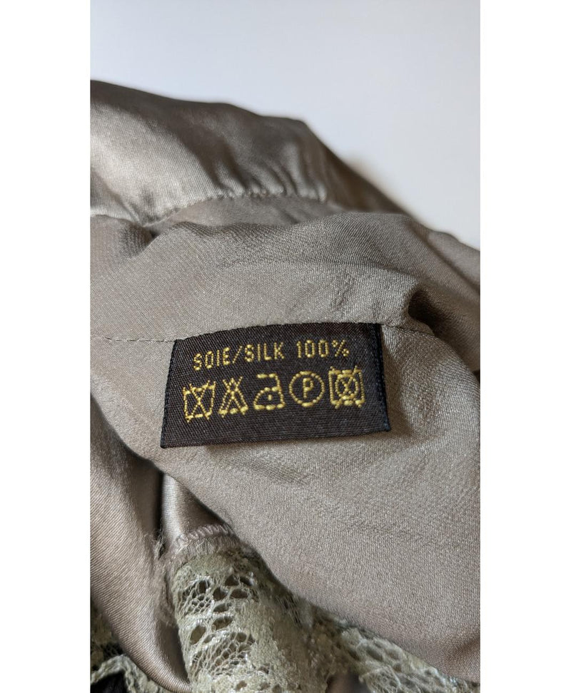 La garantie Once Again : 569557 vêtements d'occasion de marque en état irréprochable.