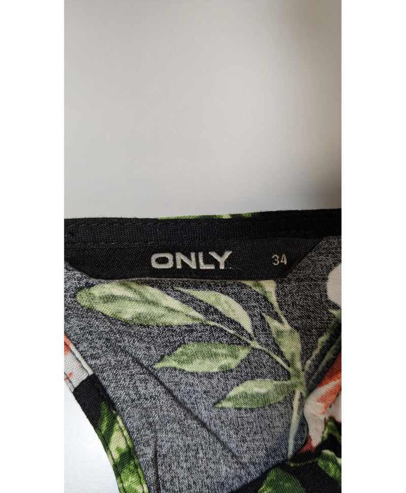 Shopping simplifié avec Once Again pour 572957 : trouvez des pièces uniques en très bon état en quelques clics.