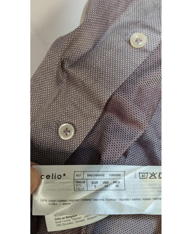 La garantie Once Again : 575697 vêtements d'occasion de marque en état irréprochable.