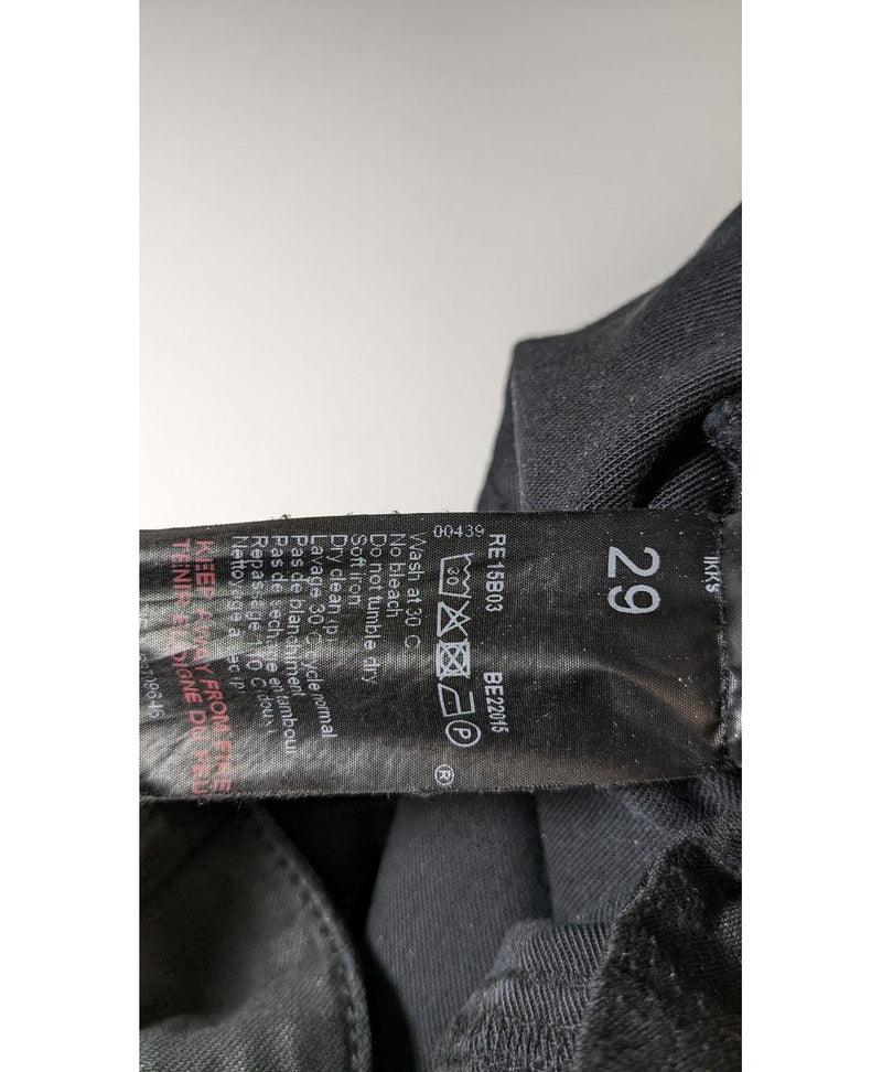 La garantie Once Again : 575921 vêtements d'occasion de marque en état irréprochable.