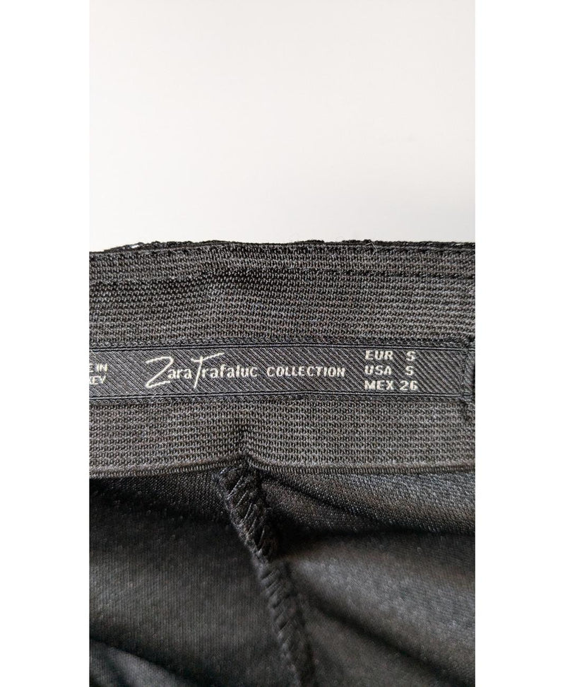 576265 Once Again, la référence de la friperie en ligne pour des achats de vêtements d'occasion sans souci et en état parfait.