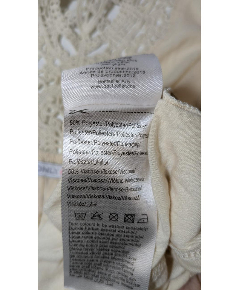 La garantie Once Again : 576499 vêtements d'occasion de marque en état irréprochable.