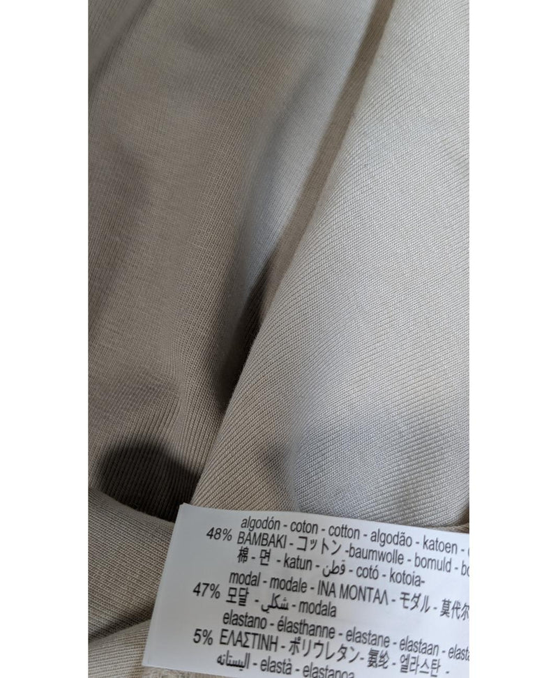 578867 Once Again, la référence de la friperie en ligne pour des achats de vêtements d'occasion sans souci et en état parfait.