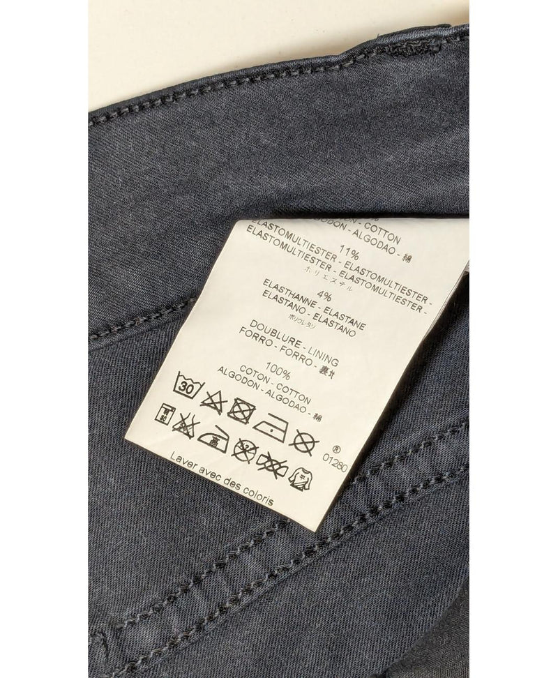 579731 Once Again, la référence de la friperie en ligne pour des achats de vêtements d'occasion sans souci et en état parfait.