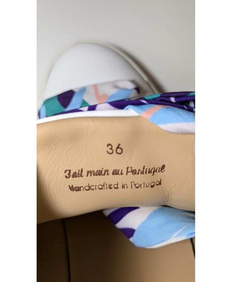 Le choix intelligent pour la mode durable, cette pièce 579977 Once Again allie parfait état et prix abordable.